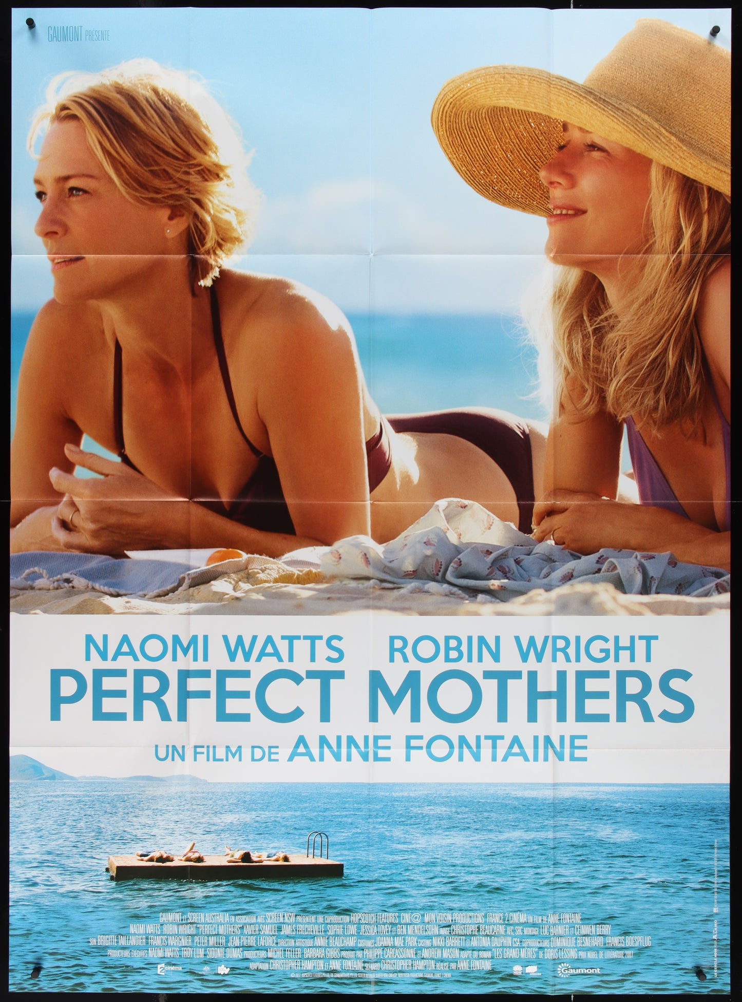 French movie poster for 'Perfect Mothers' featuring two female characters prominently with a beach and ocean background.