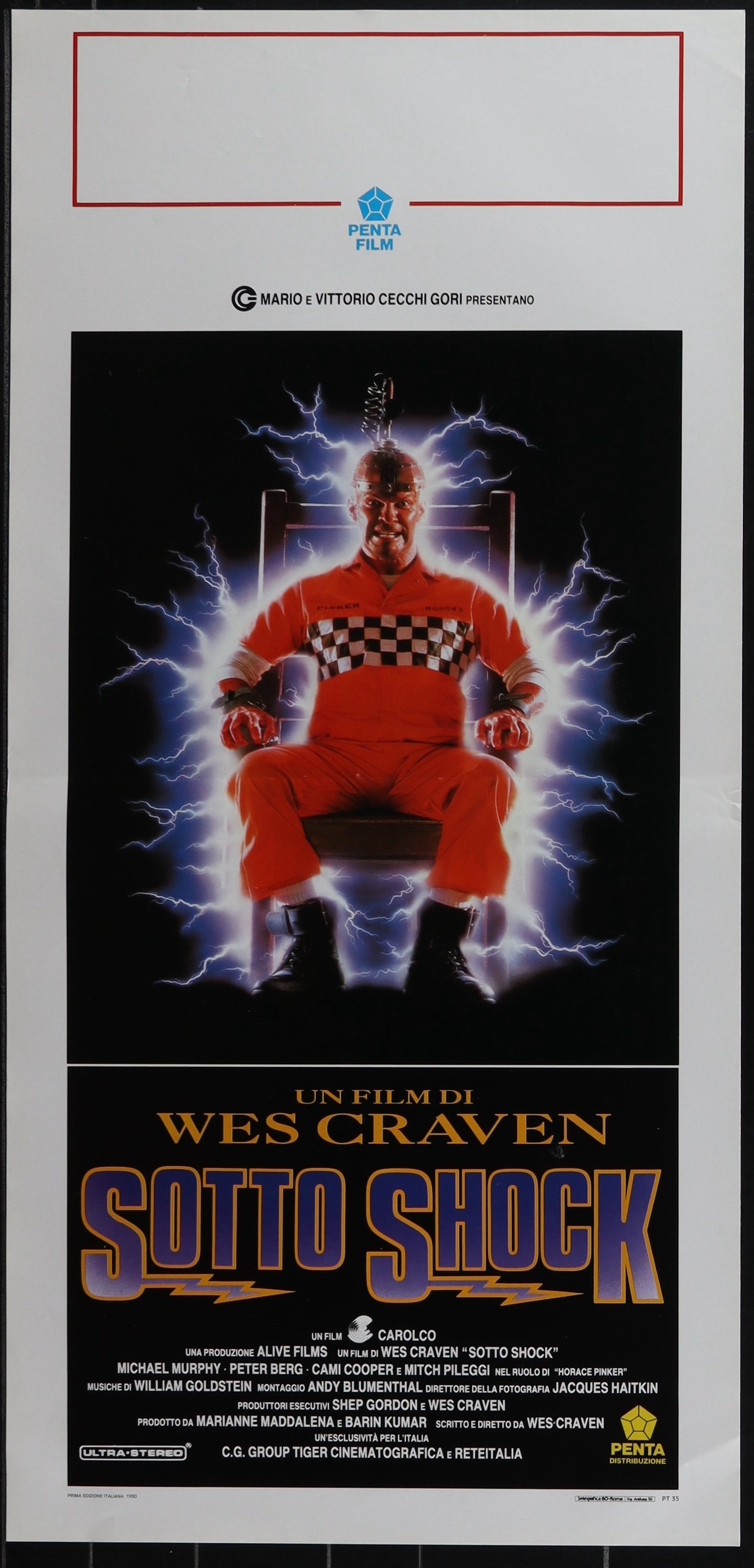 Original Italian movie poster for 'Shocker' featuring a black and red image of a person sitting in a chair with lightning bolts around, and the title of the movie in Italian text.