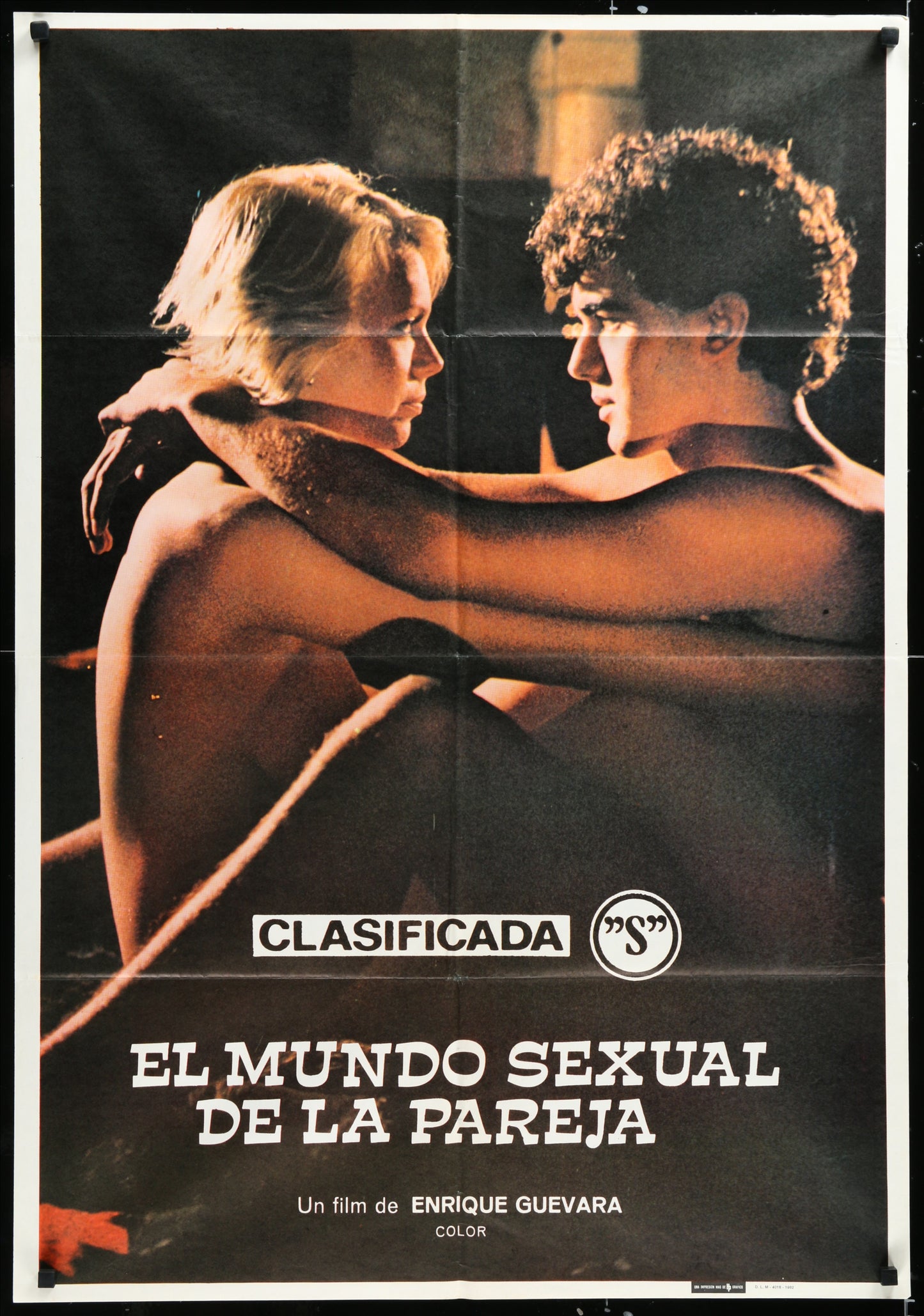 Vintage movie poster for 'El Mundo Sexual De La Pareja' featuring a close-up shot of a man and woman embracing.