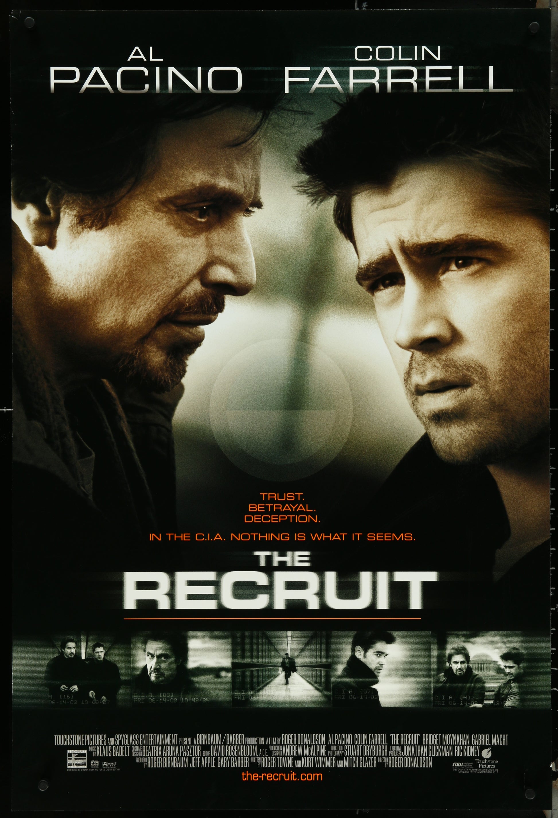 Movie poster for 'The Recruit' featuring two men facing each other with text about Al Pacino and Colin Farrell.