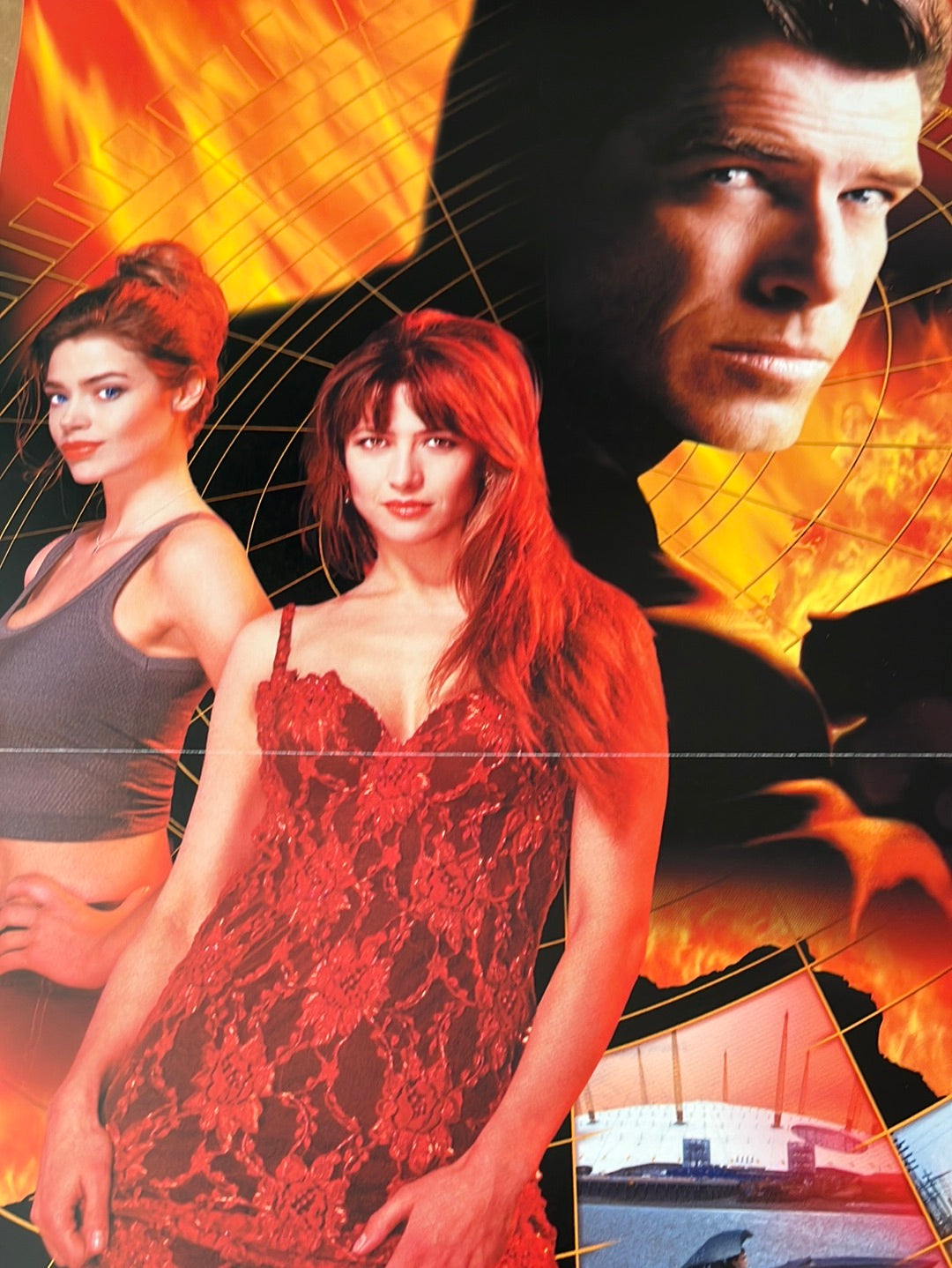 The World Is Not Enough - Le Monde Ne Suffit Pas - James Bond 007 (1999) Original French "Petite" Cinema Poster